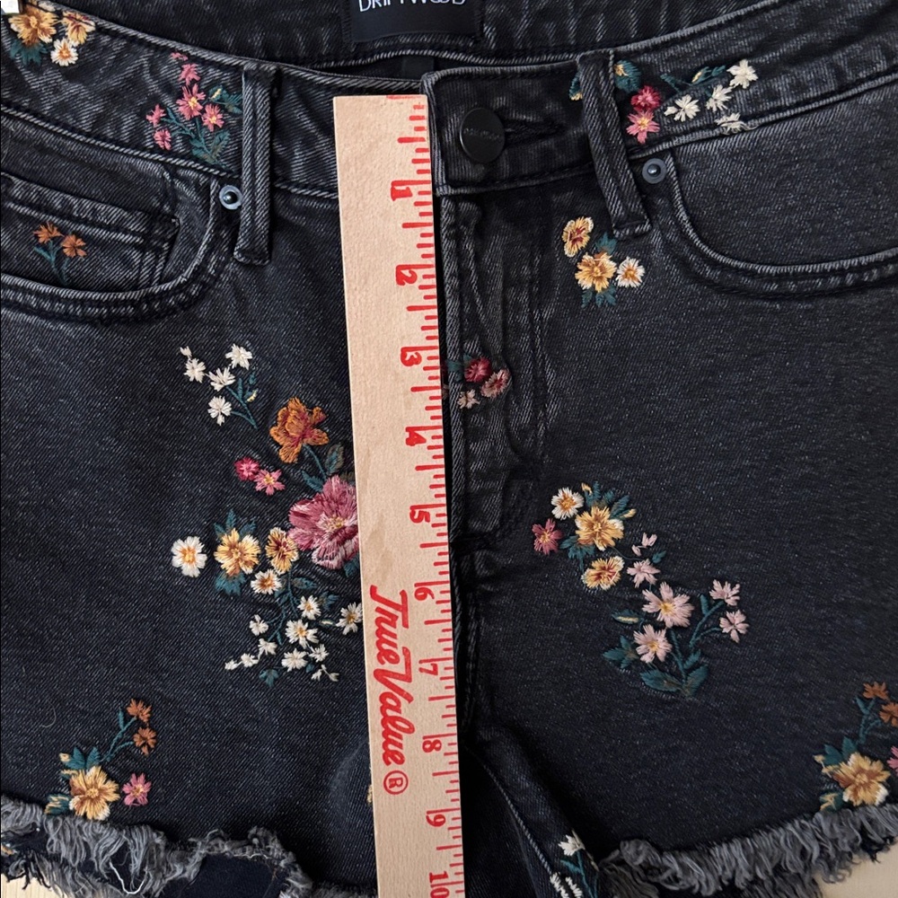 Driftwood Connie Black Denim Floral Embroidered Cutoff Shorts boho/festival 25 - Picture 6 of 8